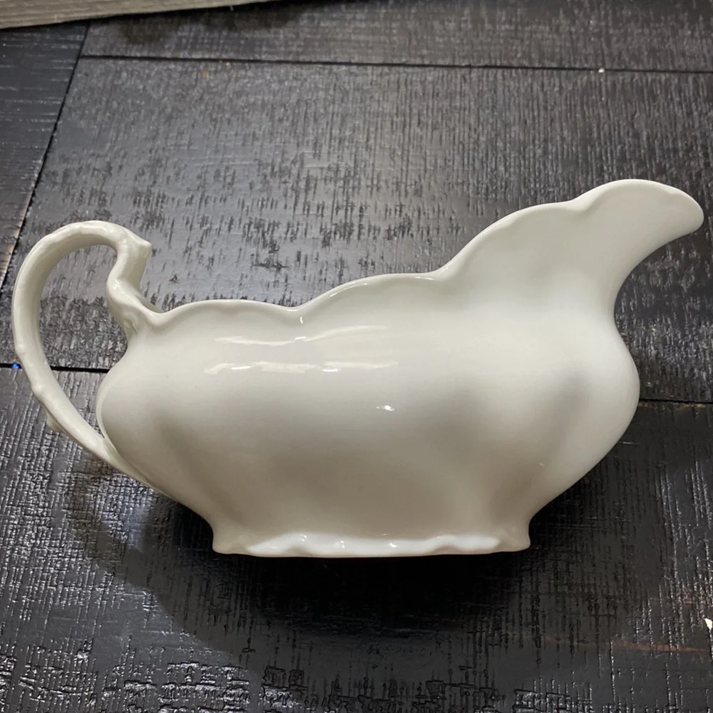 Vintage Johnson Bros. White England B Gravy Boat!